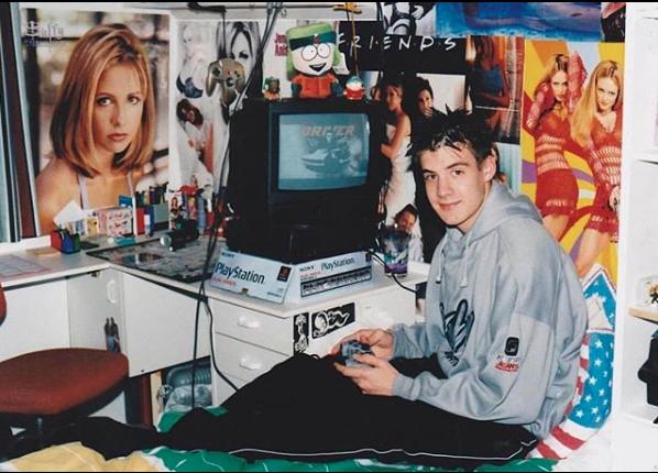 Rarely Seen Photos That Reveal A Different Side To The 90s Rarely Seen Photos That Reveal A Different Side To The 90s