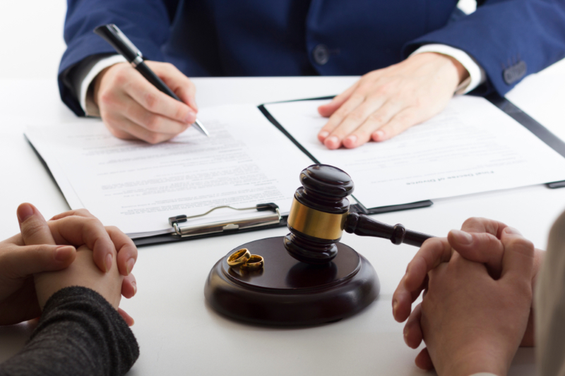 Man Decides to File for Divorce After Taking a Closer Look at This Photo! Man Decides to File for Divorce After Taking a Closer Look at This Photo!