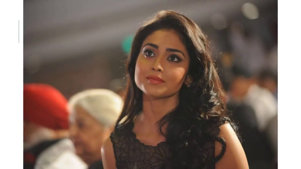 Popular Hollywood And Bollywood Hairstyles Shriya Saran