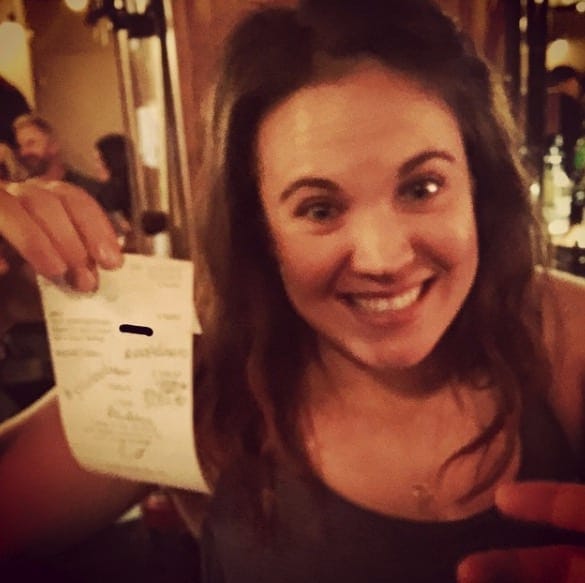 Waitress Alarmed When Patrons Ask To Settle The Bill In Private, But Soon Realizes Why The Real Amount