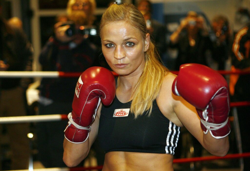 Top 10 Awesome Female Boxers